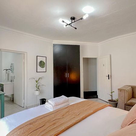 Amoris Guesthouse - In Brooklyn Pretoria-Noord エクステリア 写真